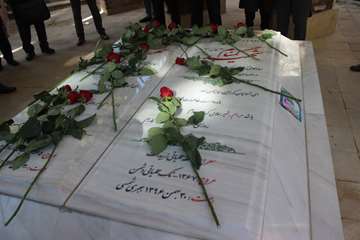 ادای احترام سرپرست و هیات رئیسه به شهدای گمنام دانشگاه